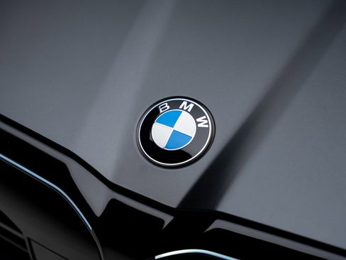 Used 2025 BMW M5 w/ Carbon Package image 12