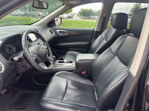 Used 2017 Nissan Pathfinder Platinum w/ Family Entertainment Package FWD image 21