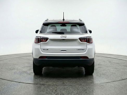 Used 2025 Jeep Compass Latitude AWD/4WD image 7