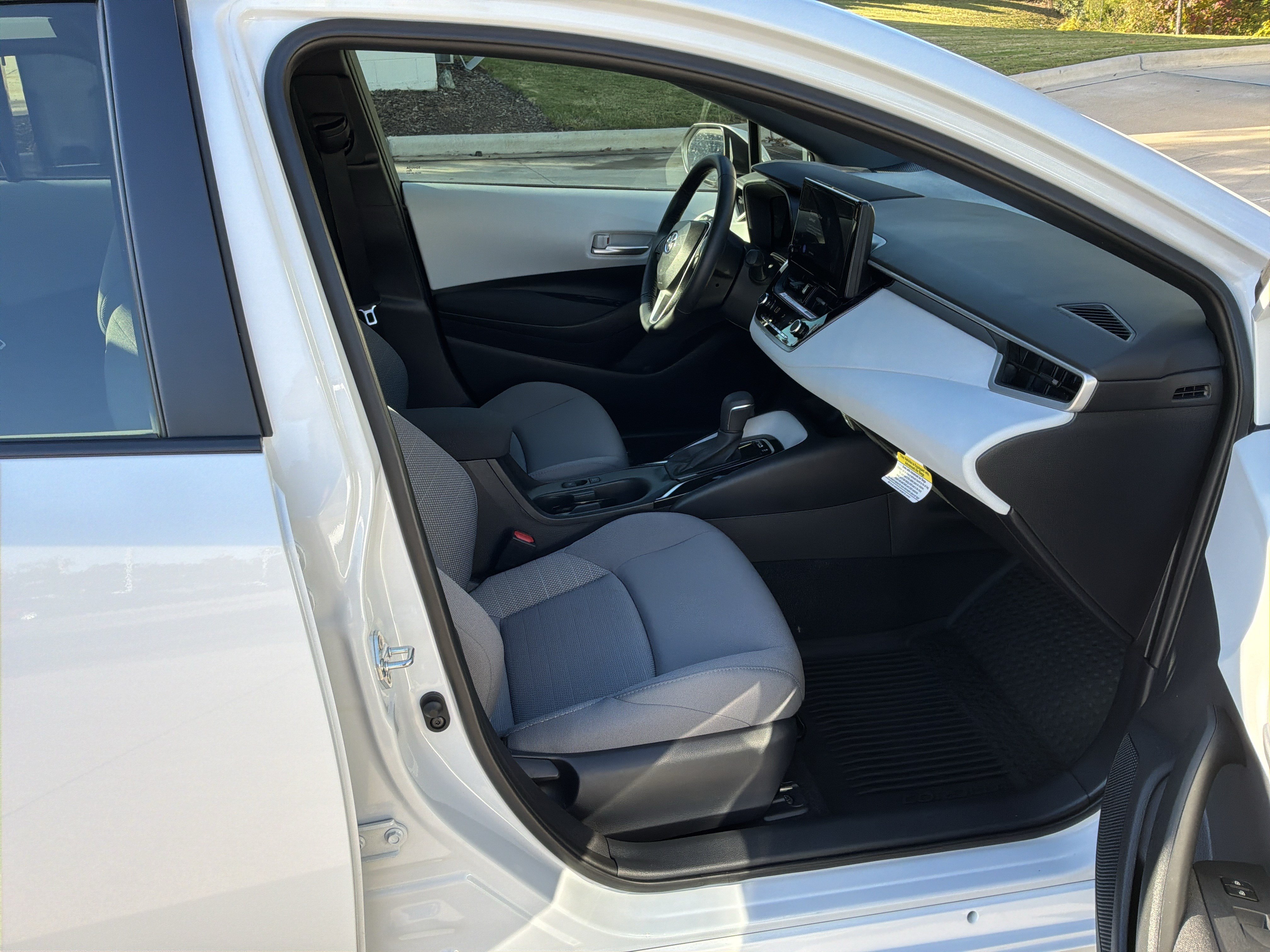 Used 2026 Toyota Corolla SE FWD image 32