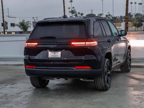 New 2025 Jeep Grand Cherokee Altitude image 9