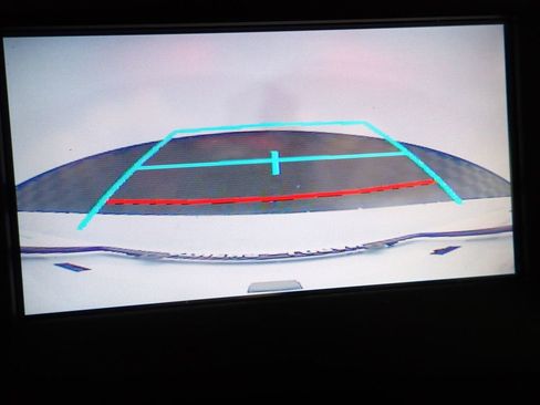 Used 2016 Toyota Camry SE image 3