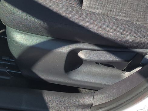 Used 2025 Toyota Corolla LE image 32