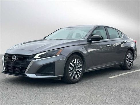 Used 2024 Nissan Altima 2.5 SV image 7