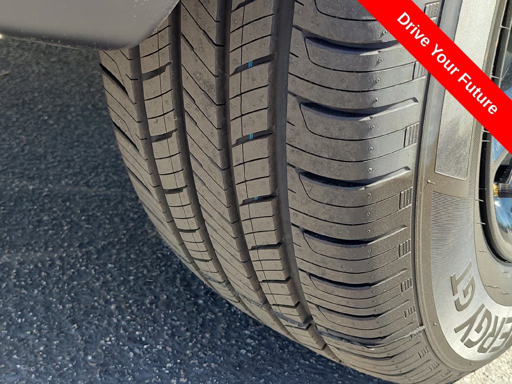 Used 2027 Honda CR-V Sport image 32