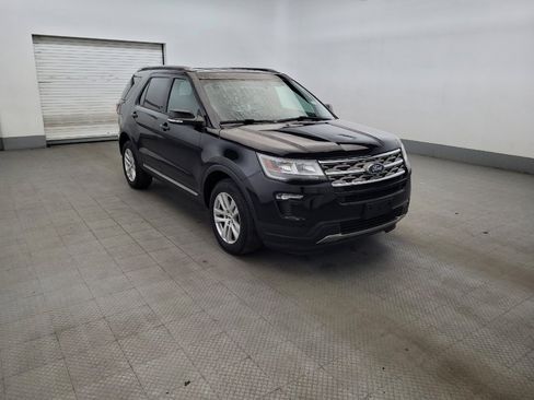 Used 2018 Ford Explorer XLT w/ Equipment Group 202A AWD/4WD image 13