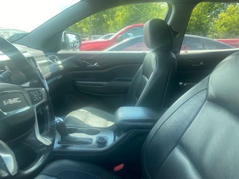 Used 2017 GMC Acadia SLT w/ LPO, Cargo Package AWD/4WD image 7