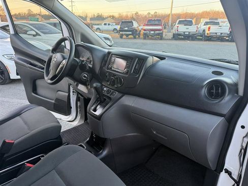 Used 2019 Nissan NV200 SV image 11