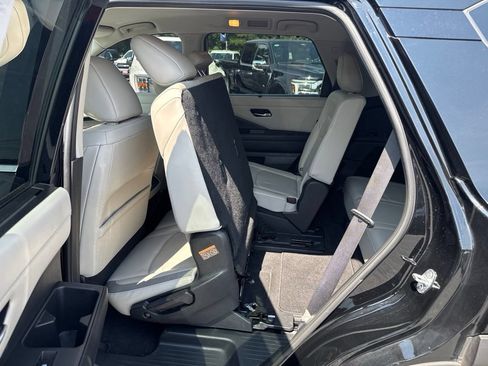 Used 2022 Nissan Pathfinder SL AWD/4WD image 29