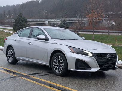 Used 2023 Nissan Altima 2.5 SV