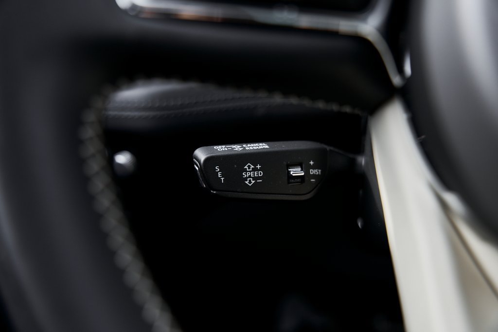 Used 2023 Bentley Bentayga Extended Wheelbase AWD/4WD image 62