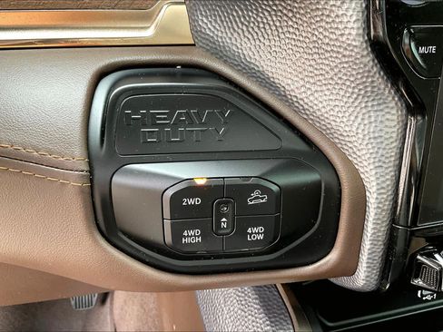 Used 2025 RAM 2500 Limited AWD/4WD image 31