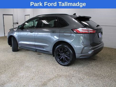 Used 2022 Ford Edge SE w/ Black Appearance Package AWD/4WD image 2