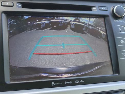Certified 2019 Toyota Highlander Plus FWD image 20