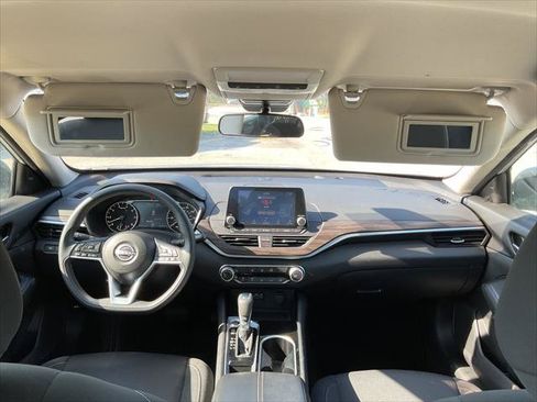 Used 2024 Nissan Altima 2.5 SV FWD image 28