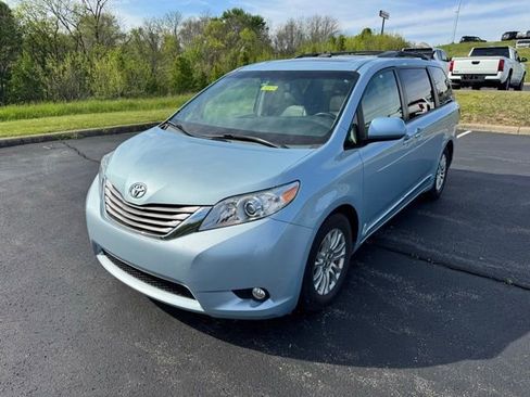 Used 2015 Toyota Sienna XLE image 7