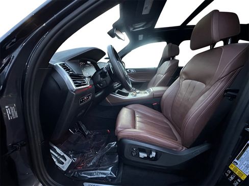 Used 2020 BMW X5 M50i image 10