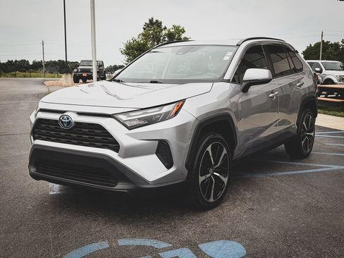 Used 2022 Toyota RAV4 XLE w/ Convenience Package AWD/4WD image 16