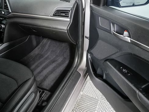 Used 2020 Hyundai Elantra SE w/ Cargo Package (C1) FWD image 21