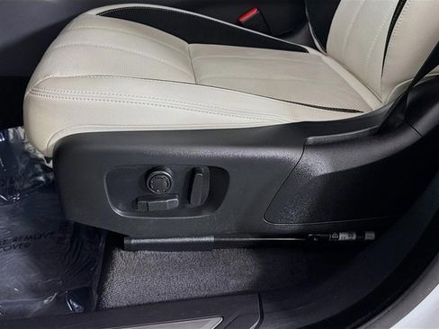 Certified 2023 Land Rover Range Rover Velar R-Dynamic S image 22