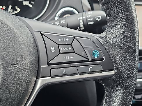 Used 2019 Nissan Rogue SL w/ Premium Package image 23