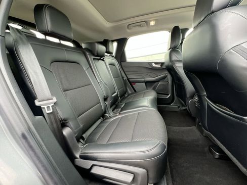 Used 2025 Ford Escape SE w/ Class II Trailer Tow Package FWD image 20