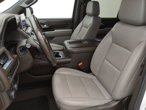 Used 2021 Chevrolet Suburban LT AWD/4WD image 17