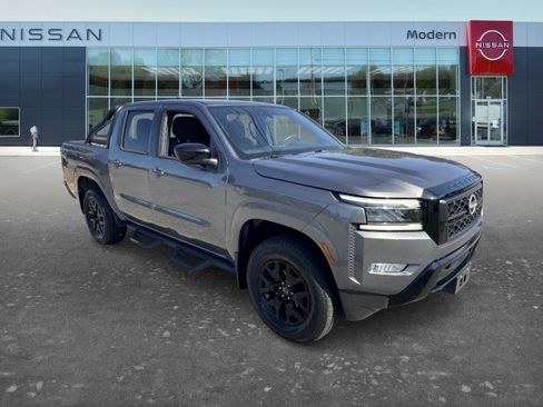 Certified 2023 Nissan Frontier SV w/ Midnight Edition Package AWD/4WD image 3