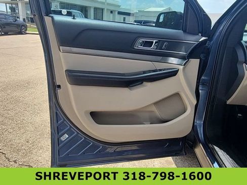 Used 2018 Ford Explorer XLT w/ Equipment Group 202A FWD image 22