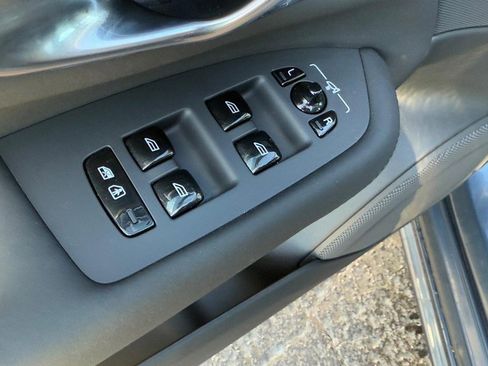 Certified 2025 Volvo XC90 B6 Plus image 16