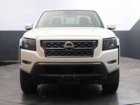 Used 2024 Nissan Frontier SV w/ SV Convenience Package image 3