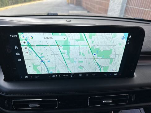 Used 2025 Lincoln Aviator AWD image 16