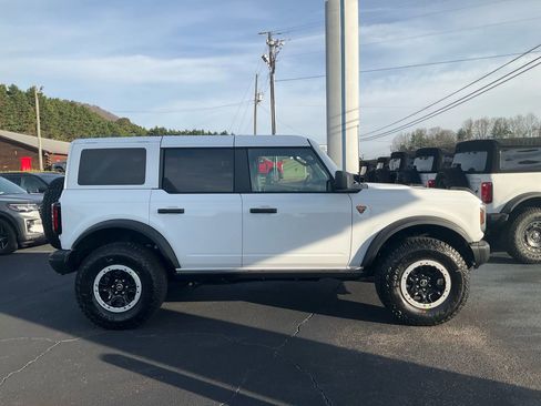 New 2026 Ford Bronco Badlands image 4