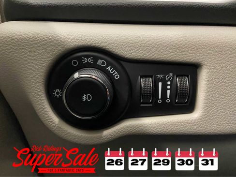 Used 2024 Chrysler Pacifica Touring-L image 38