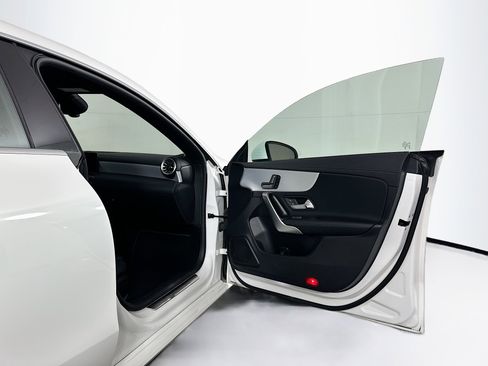 Used 2025 Mercedes-Benz CLA 250 image 33