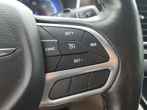 Used 2019 Chrysler Pacifica Touring-L FWD image 22