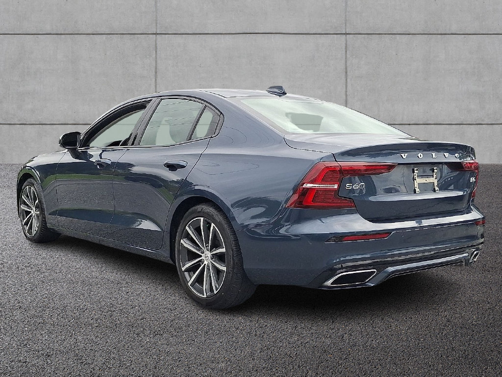 Used 2022 Volvo S60 B5 Momentum w/ Premium Package FWD image 5