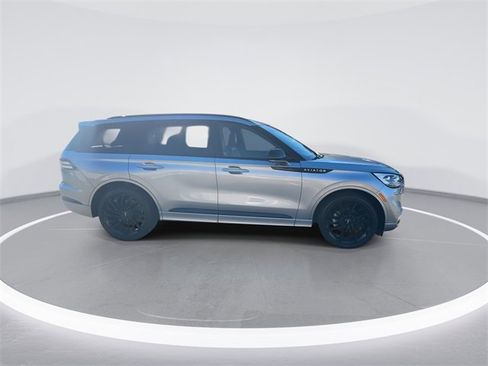Used 2023 Lincoln Aviator Reserve w/ Equipment Group 201A image 8
