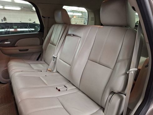 Used 2013 Chevrolet Tahoe LT w/ Luxury Package AWD/4WD image 7