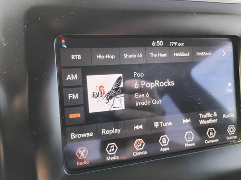 Used 2019 Jeep Cherokee Latitude Plus AWD/4WD image 10