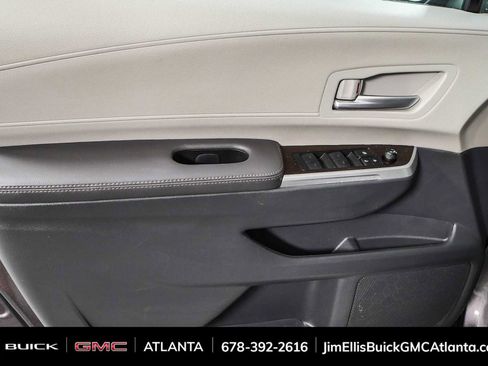 Used 2024 Toyota Sienna XLE FWD image 6
