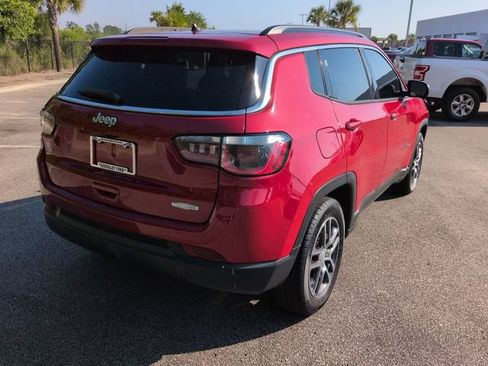 Used 2018 Jeep Compass Latitude FWD image 4