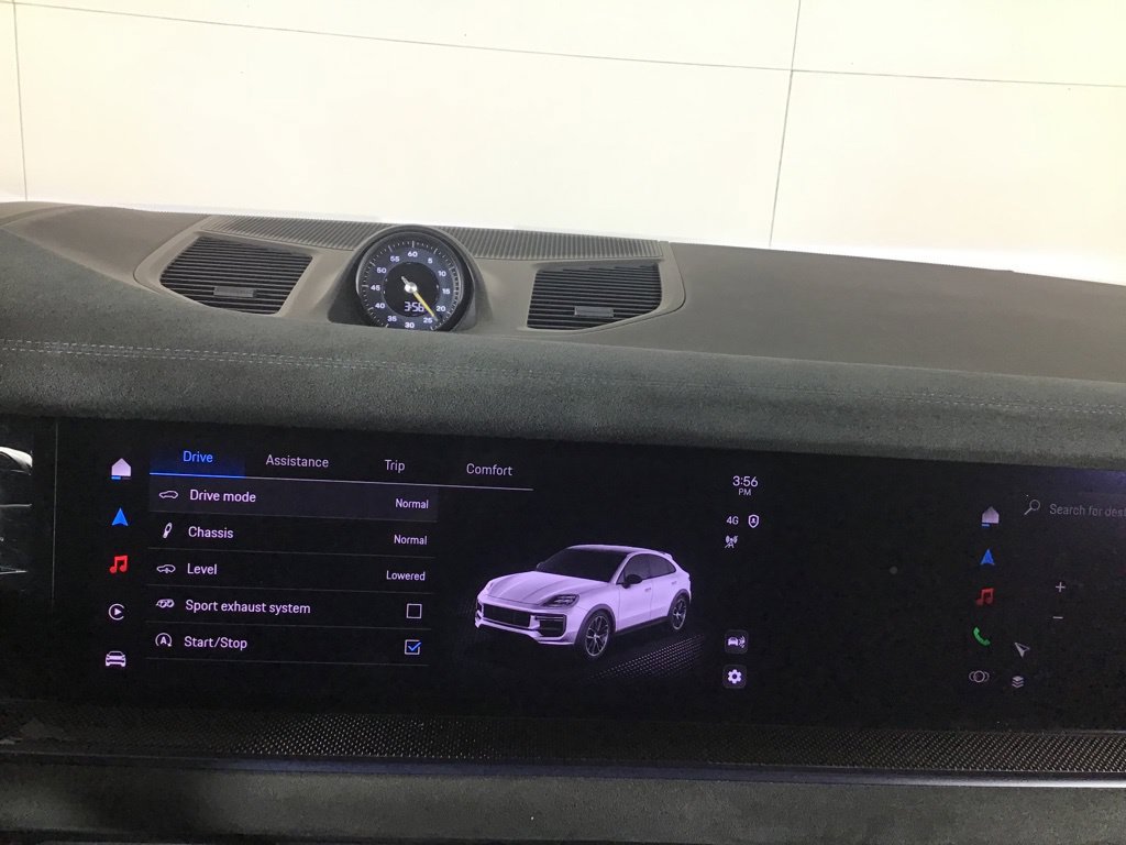 Certified 2024 Porsche Cayenne Turbo GT AWD/4WD image 31