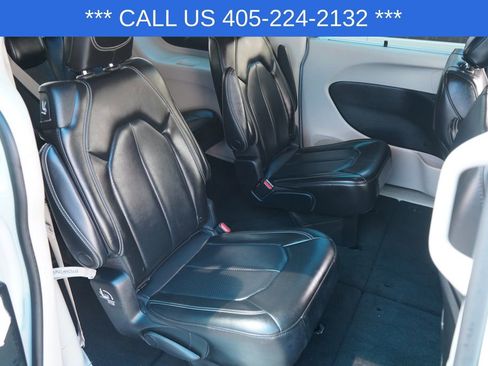 Used 2023 Chrysler Pacifica Touring-L FWD image 24