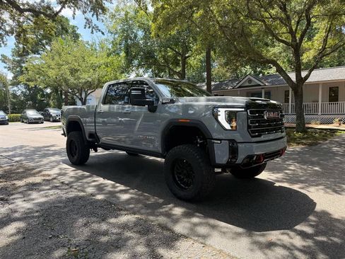 Used 2025 GMC Sierra 2500 AT4 w/ AT4 Premium Plus Package AWD/4WD image 3