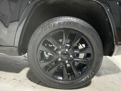 Used 2019 Jeep Grand Cherokee Altitude image 8