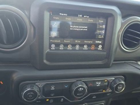 Used 2023 Jeep Gladiator Sport image 7