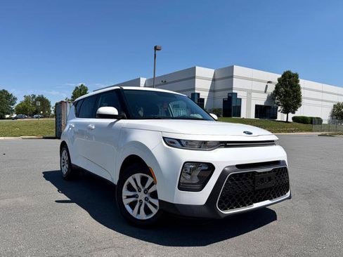 Used 2020 Kia Soul LX FWD image 2