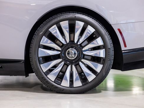 Used 2024 Rolls-Royce Spectre w/ Spectre Launch Package AWD/4WD image 16