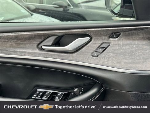 Used 2023 Jeep Grand Cherokee L Overland w/ Advanced Protech Group III image 25